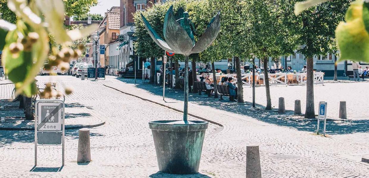 Sculpture "Thumbelina" on Sortebrødre Torv