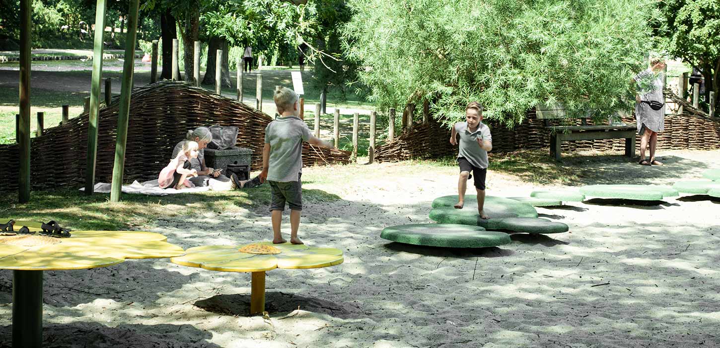 børn på legeplads i munkemoseA