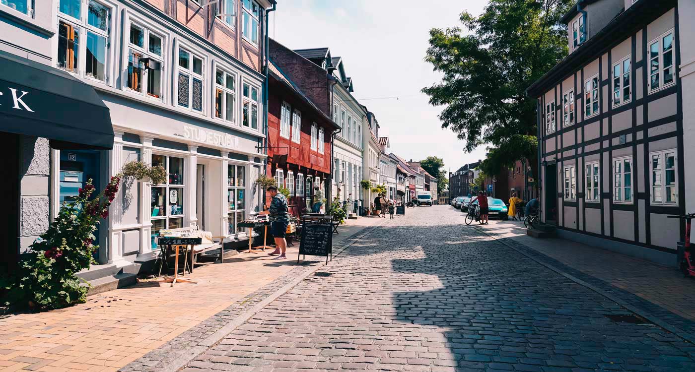 Nedergade om sommeren