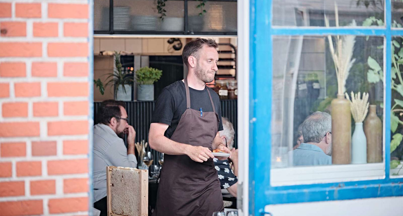 Christoffer Schärfe i døren, Restaurant Aro