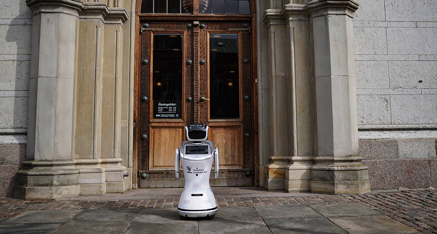 Velkomstrobot foran Rådhuset