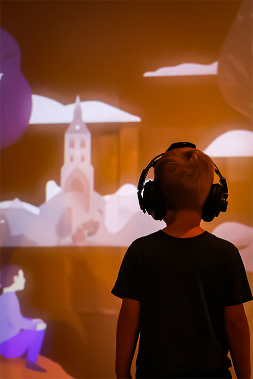 Barn med audioguide i HCA hus