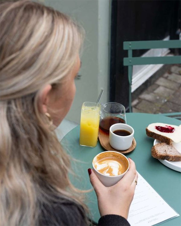 Mathilde er statist på et photo shoot