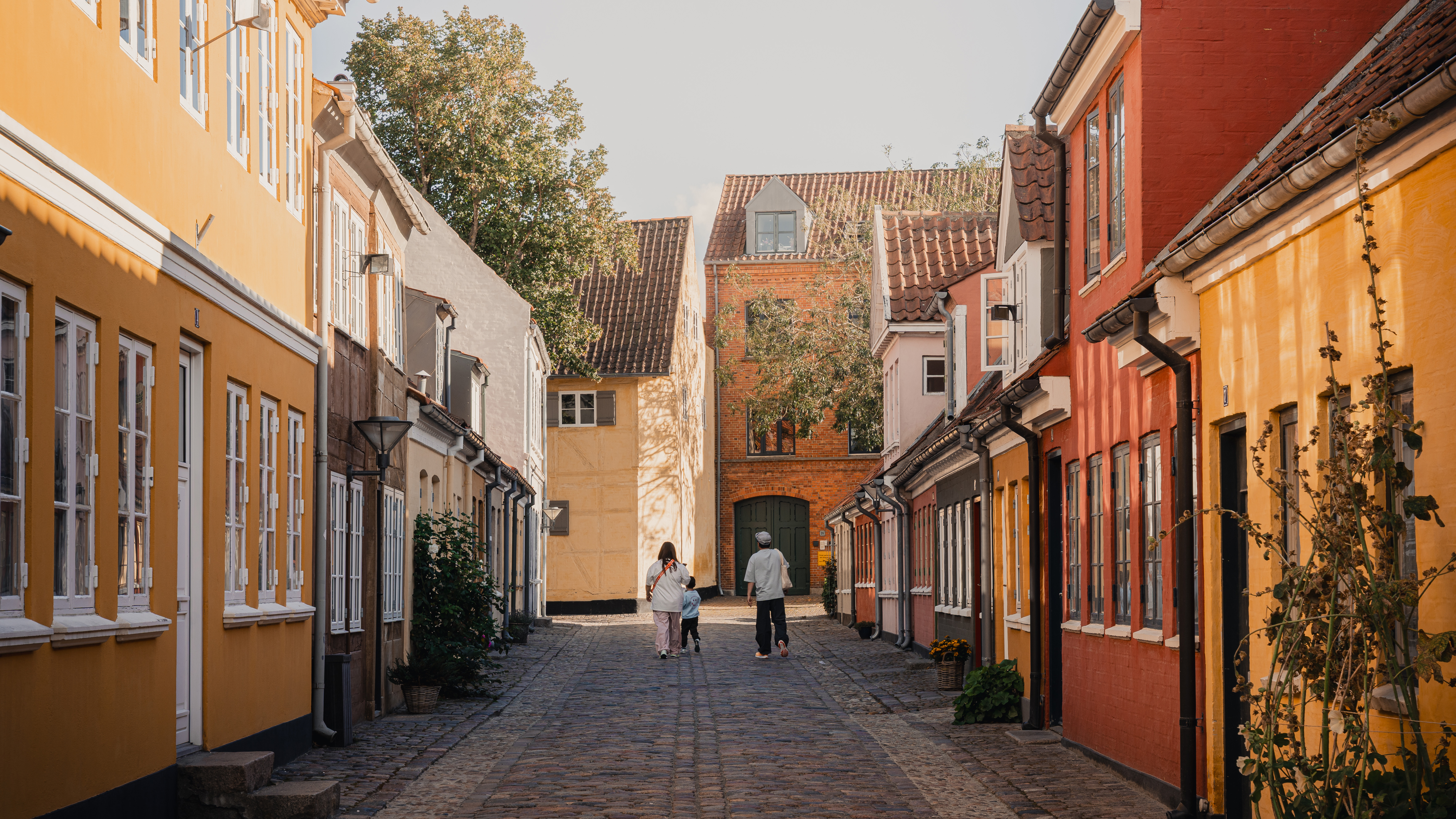 Familie i den gamle bydel efterår 2025