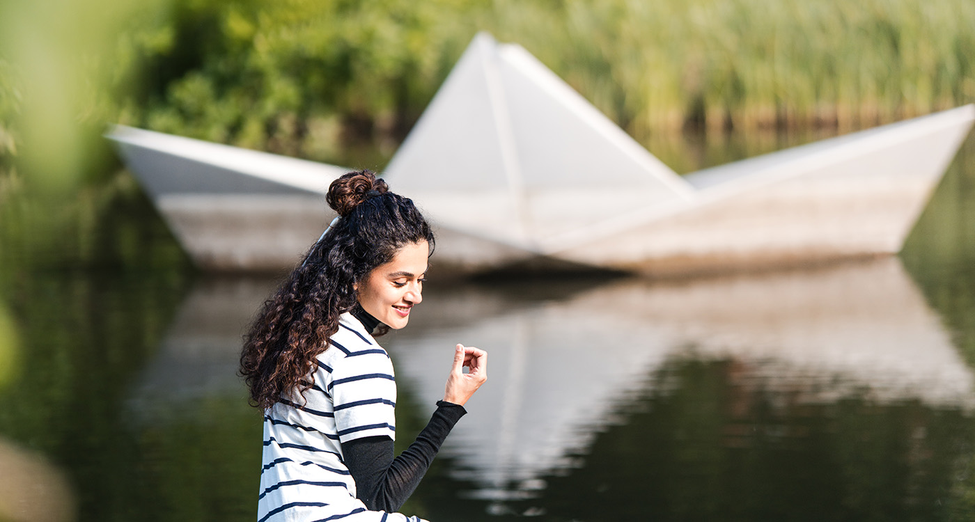 Taapsee foran båden
