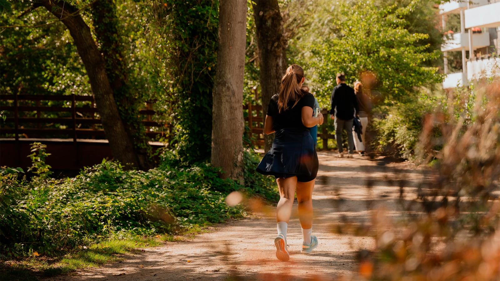 Løber i eventyrhaven efterår 2025