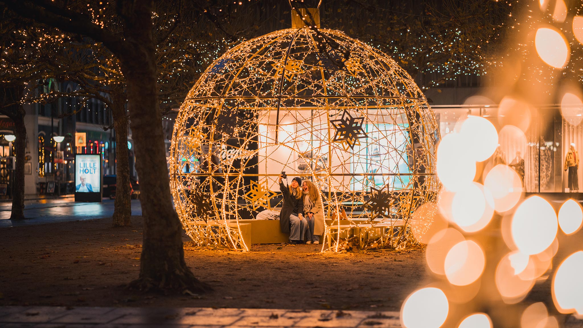 Lyskugleselfie på Platanpladsen