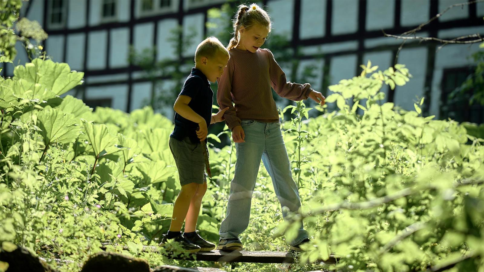Den Fynske Landsby - børn på bro
