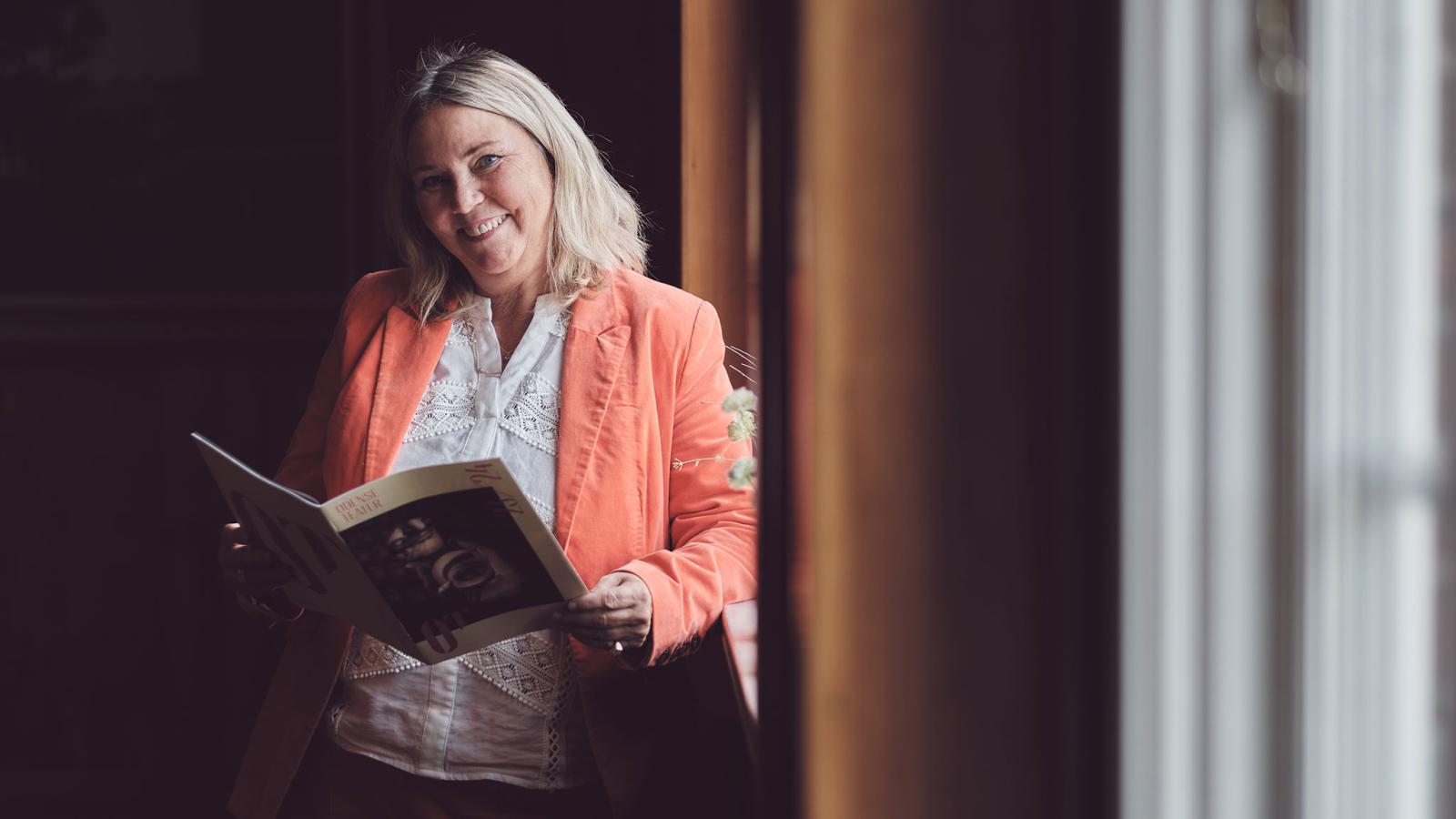 Inge Fjord med teaterprogram