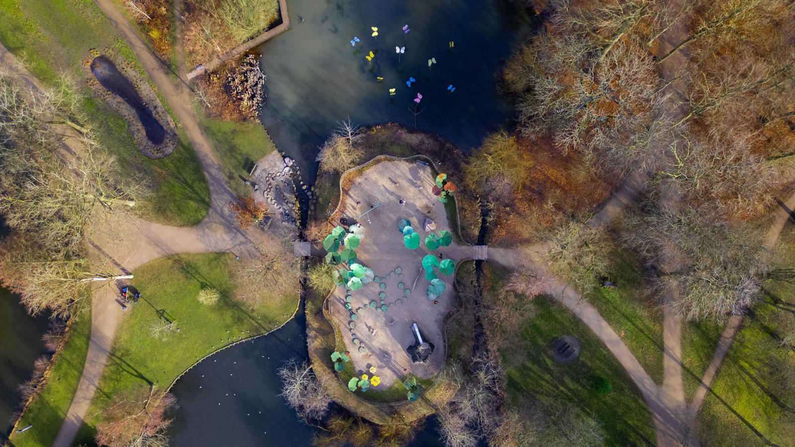 Sommerfugle-legepladsen i Munkemose drone efteraar