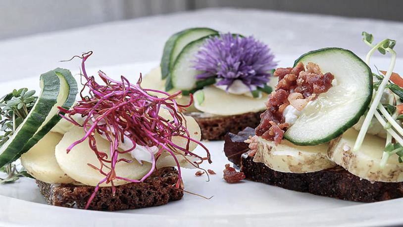 Open face sandwiches with potatoes