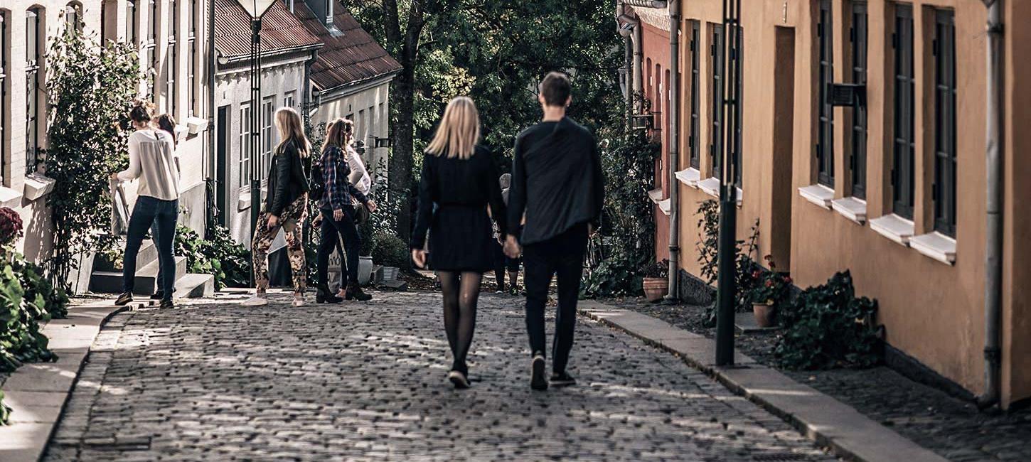 Couple walking in Paaskestræde