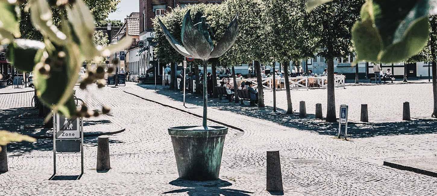 Sculpture "Thumbelina" on Sortebrødre Torv