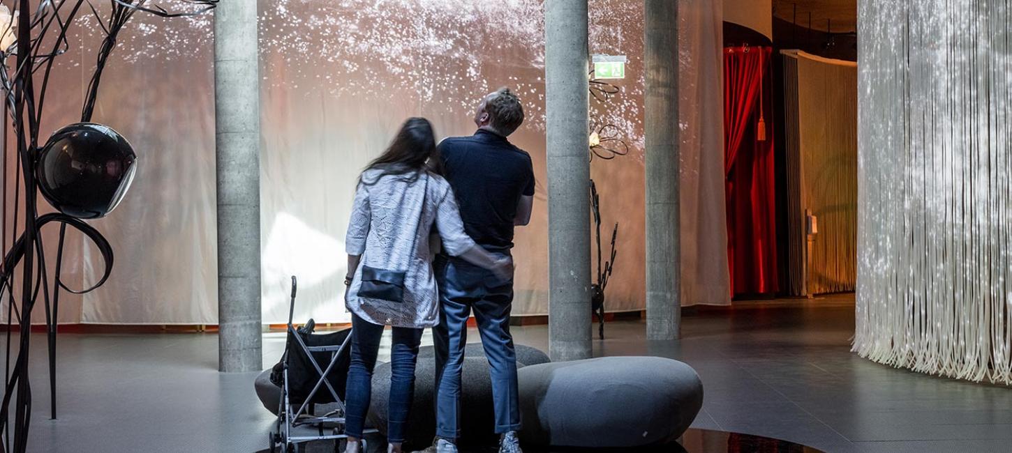 Familie på besøg i H.C. Andersens Hus