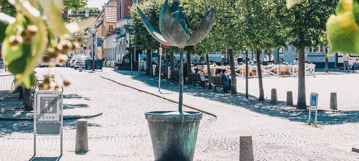 Sculpture "Thumbelina" on Sortebrødre Torv