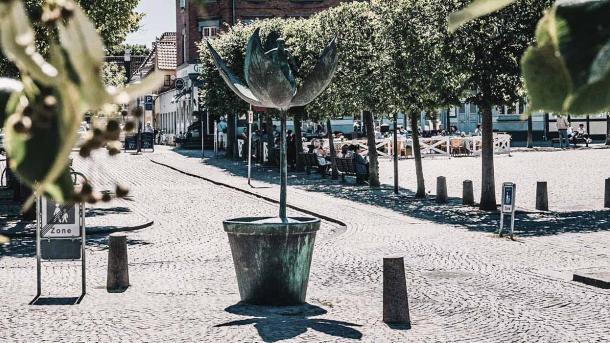 Sculpture "Thumbelina" on Sortebrødre Torv