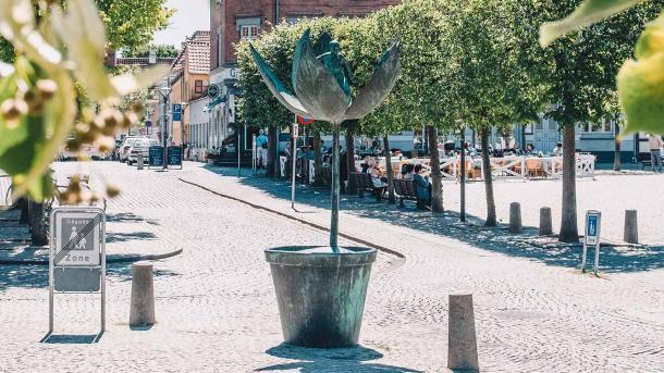 Sculpture "Thumbelina" on Sortebrødre Torv