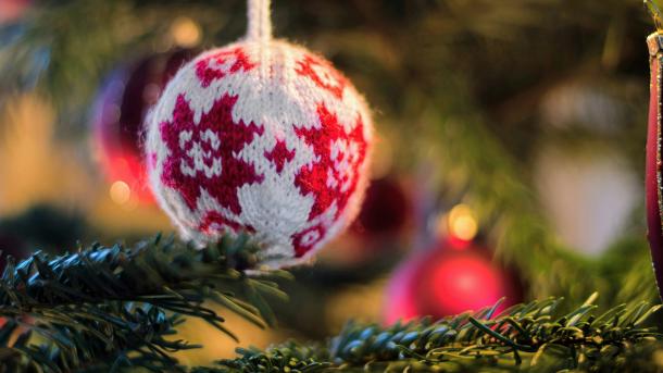 Strikket julekugle