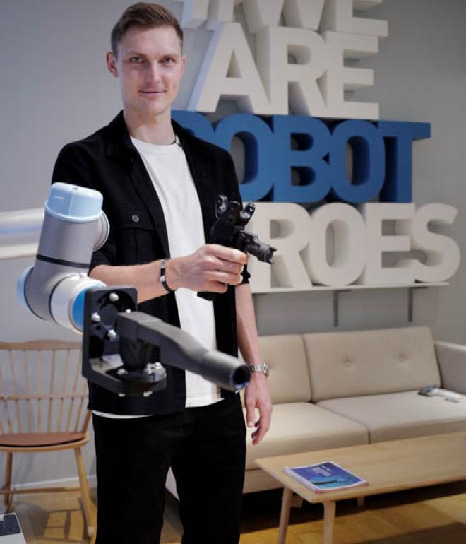 Viktor Axelsen i Robot Pop Up