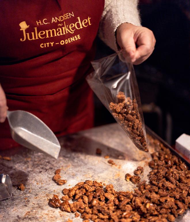 Brændte mandler på julemarkedet