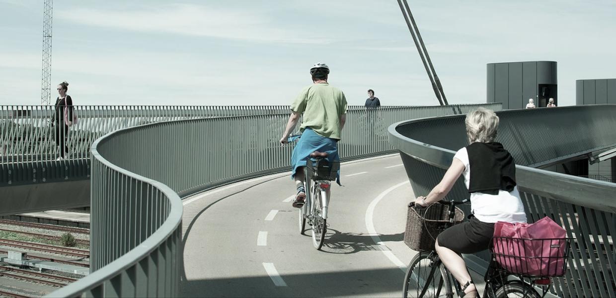 Two cyclists on the City Bridge