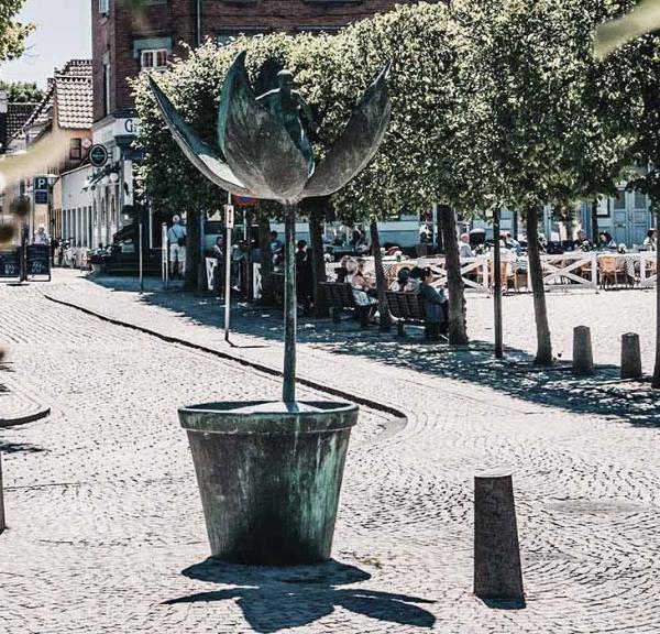 Sculpture "Thumbelina" on Sortebrødre Torv