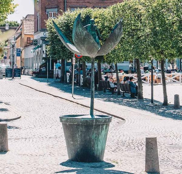 Sculpture "Thumbelina" on Sortebrødre Torv