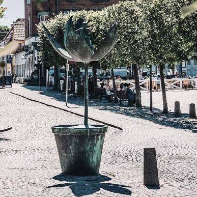 Sculpture "Thumbelina" on Sortebrødre Torv