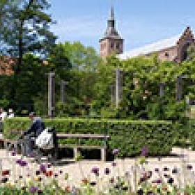 Domkirken set fra eventyrhaven