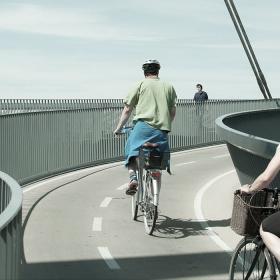 Two cyclists on the City Bridge