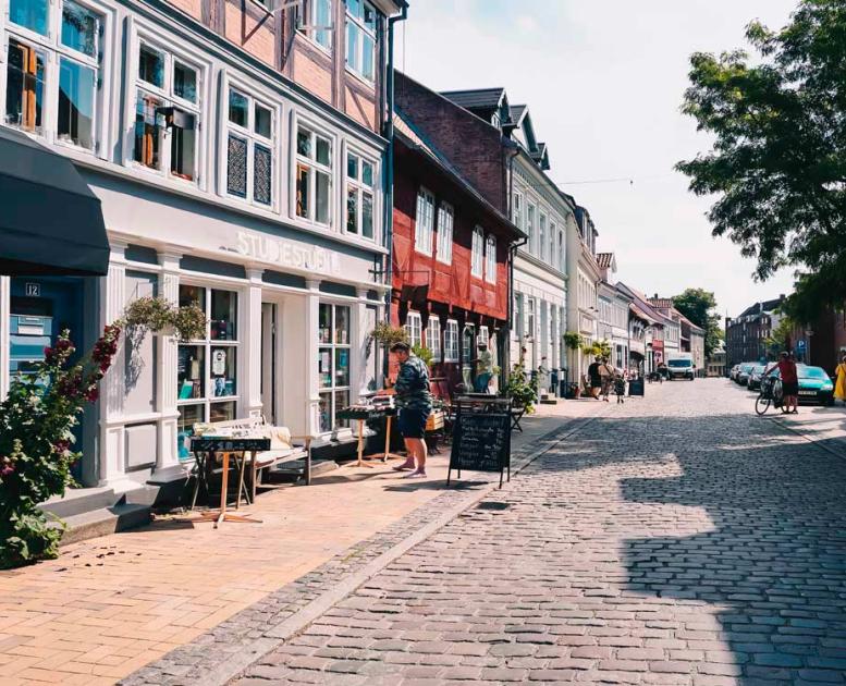 Nedergade om sommeren