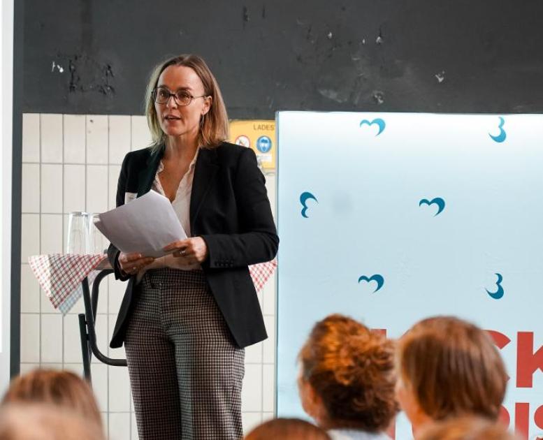 Trine fortæller